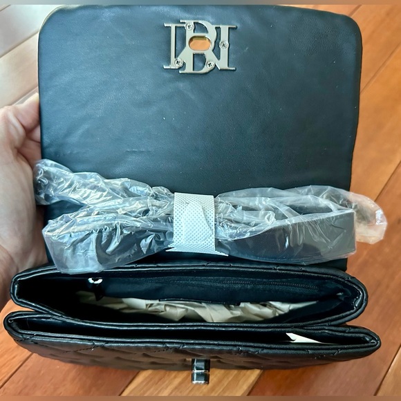 Badgley Mischka Black Quilted Crossbody Bag with Gunmetal Hardware. NWT - Picture 6 of 8